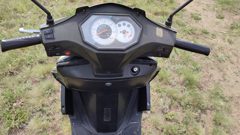 Продам скутер raser stells