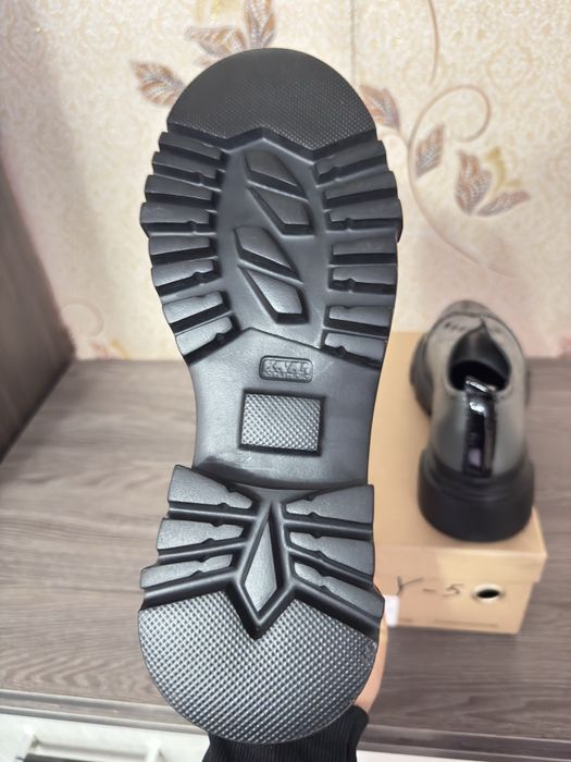 Стильные кожанные ботинки Amiya 38р