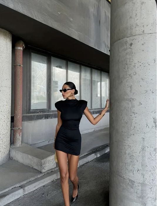 Продам поатье черное