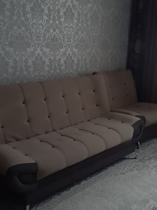 Диван с двумя кресломи