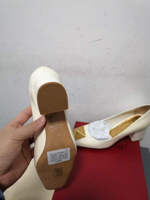 Pantofi Valentino-piele naturală-reducere la 70% de preț!