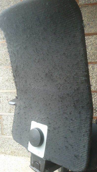 Офис стол Interstuhl със забележки по тапицерията