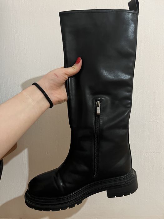 Продам новые кожаные сапоги