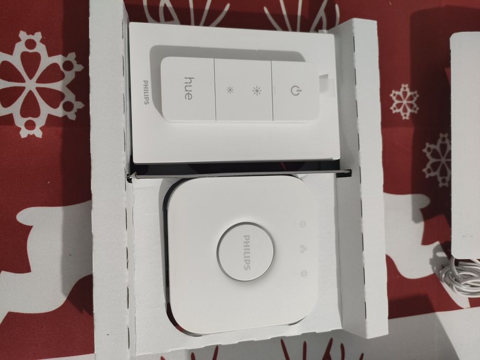 Pachet Philips  Hue - 3 becuri+ consola+intrerupator