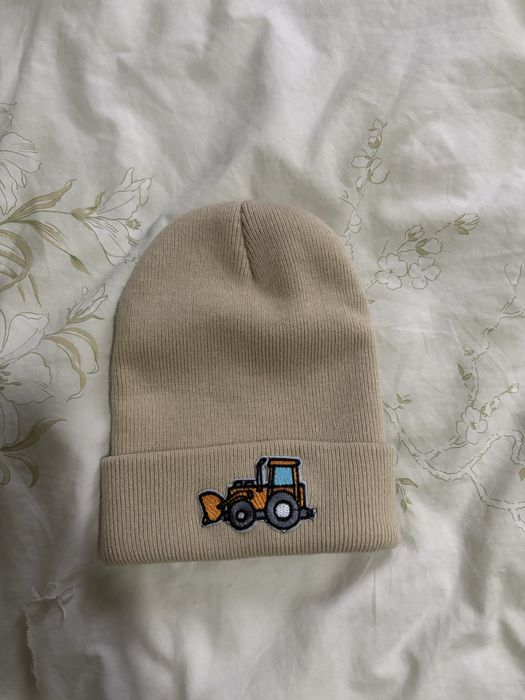 Детска шапка с булдозер