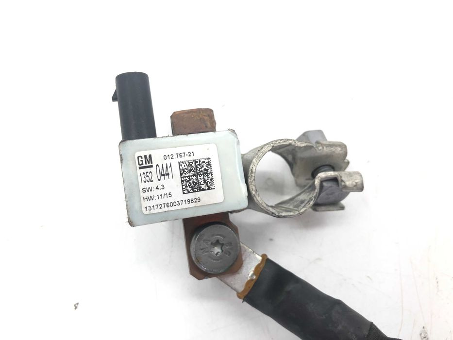 Кабел с клема от Opel insignia b sport tourer z18 2018г