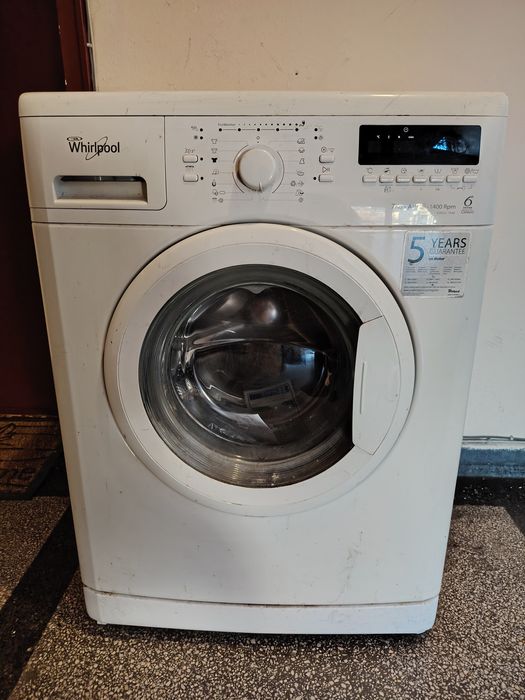 Пералня Whirlpool 6 sense за части.