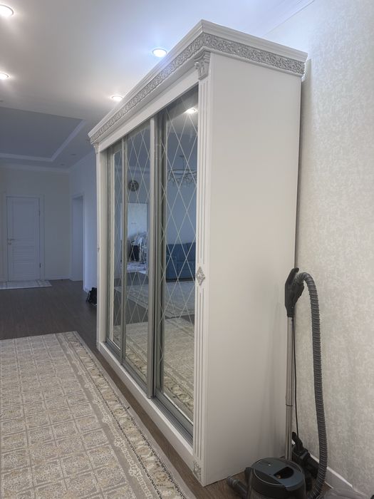 Шкаф для прихожей и для спальной