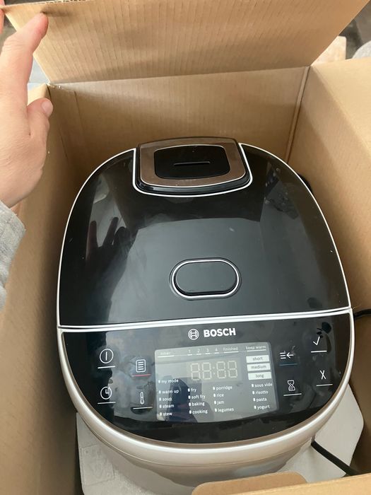 Мултикукър Bosch MUC11W12, 940 W, 5 L, 48 програми, Таймер, Бял