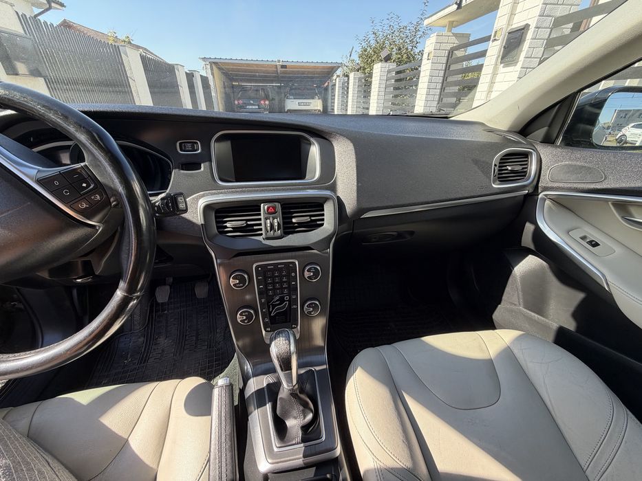 VOLVO V40 2015 — imagine 3