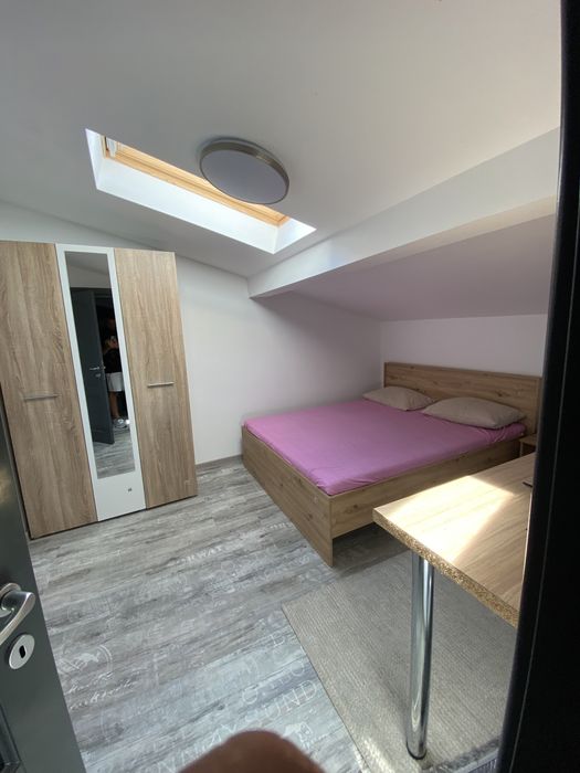 Închiriez apartament cu 2 camere în Roman