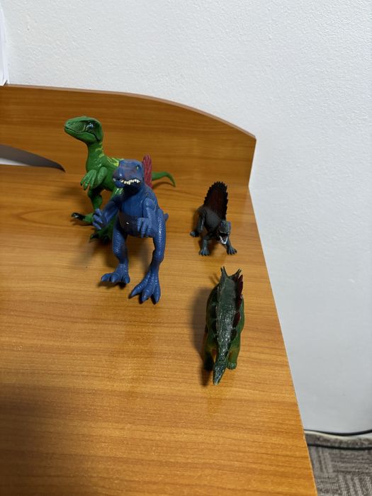 Dinozauri tirex copii