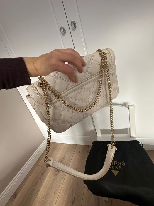 Кожена чанта Guess