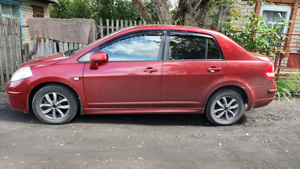 Ниссан      Тиида .