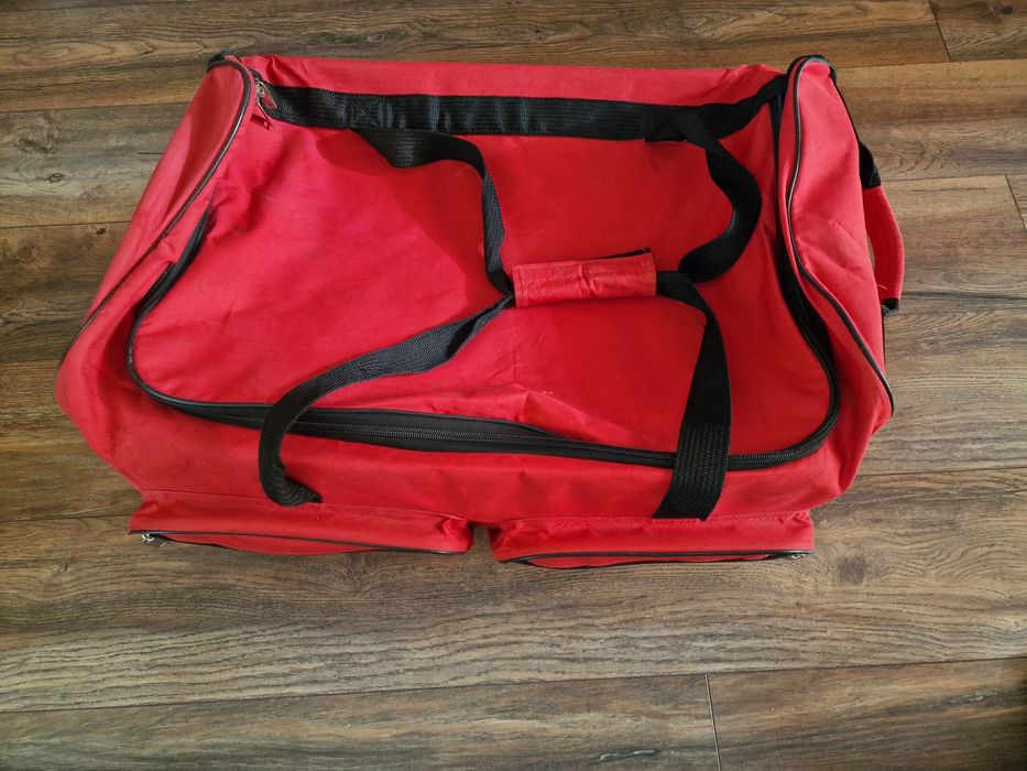 Голям сак с колеца и твърда дръжка