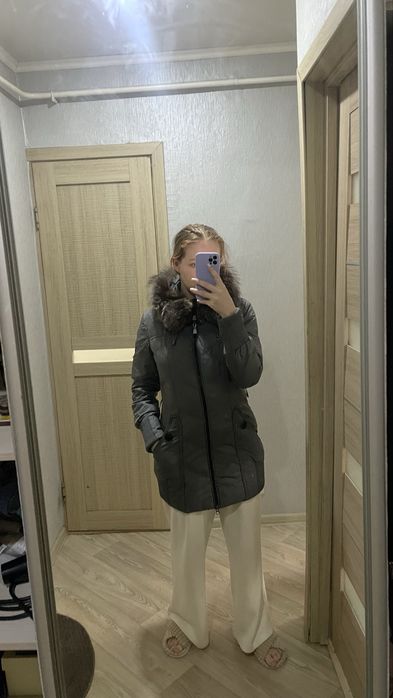 Продам весенние куртки 1000