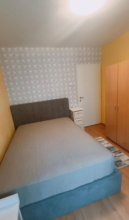 Închiriez apartament 3 camere Tineretului