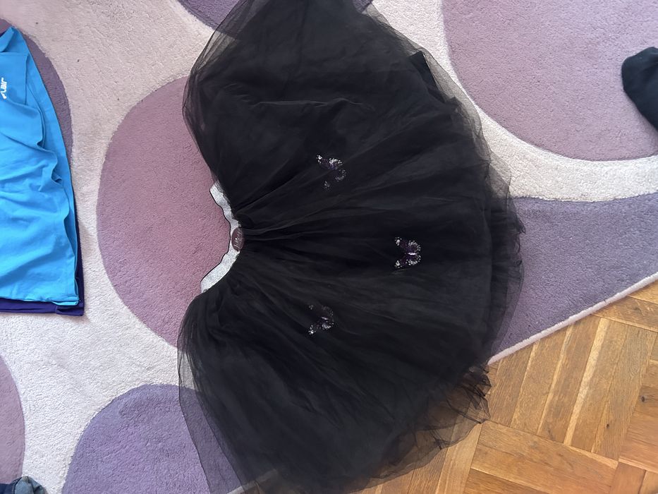 Детска пола с пеперудки