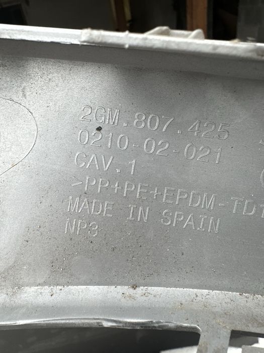 VW T-Cross задна лайсна към бронята ОЕМ