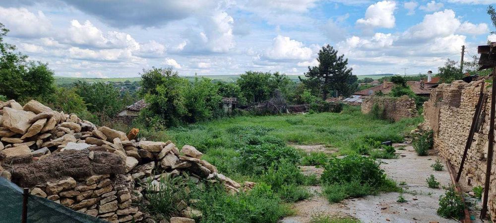 550-Продава се дворно място в село Пороище!