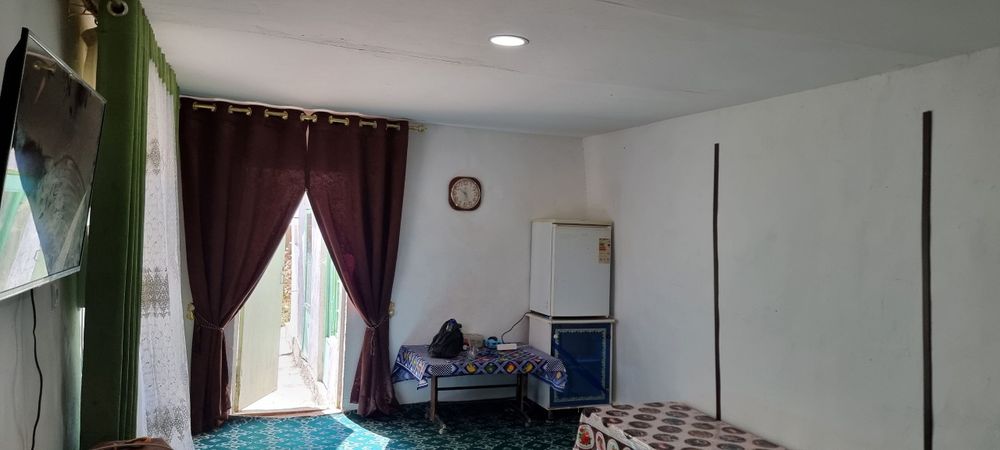 Kuyovboshi mahallasi 2 hona 10 sotih uy sotiladi