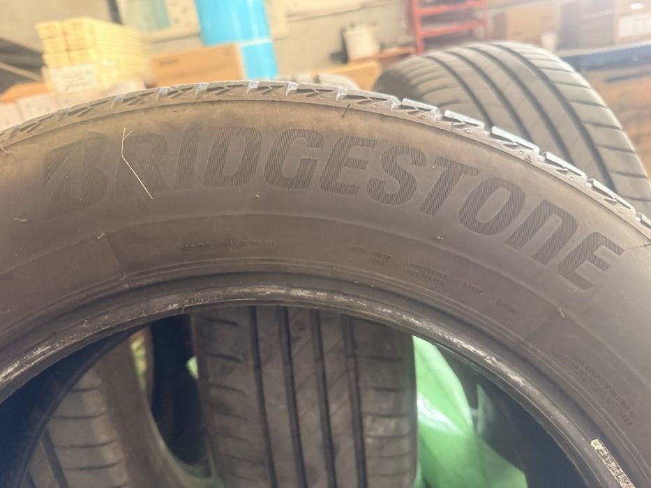 Гуми Bridgestone T005 215/60/17
