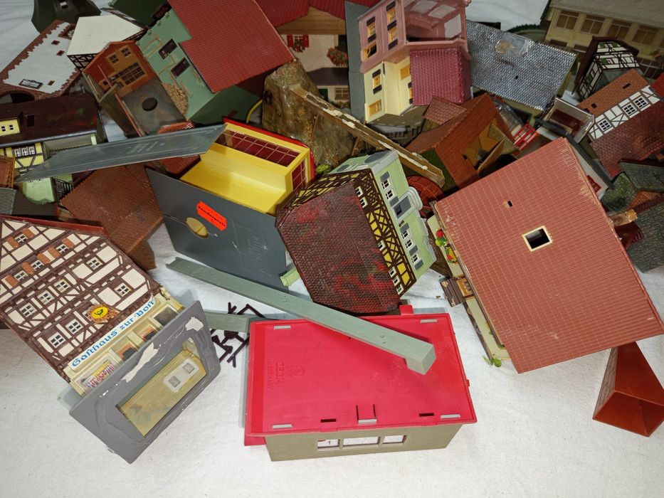 Set căsuțe machete incomplete trenulețe HO diorama