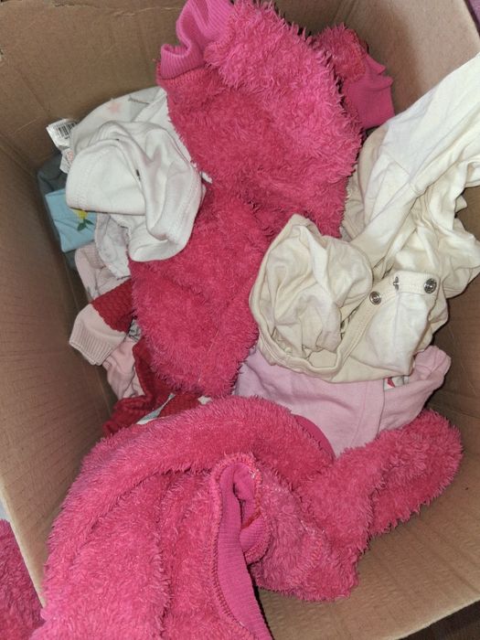 Cutie cu haine bebe fetita marimea 74 80