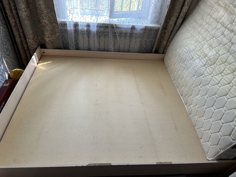 Продам двухспальный кровать с матрасом