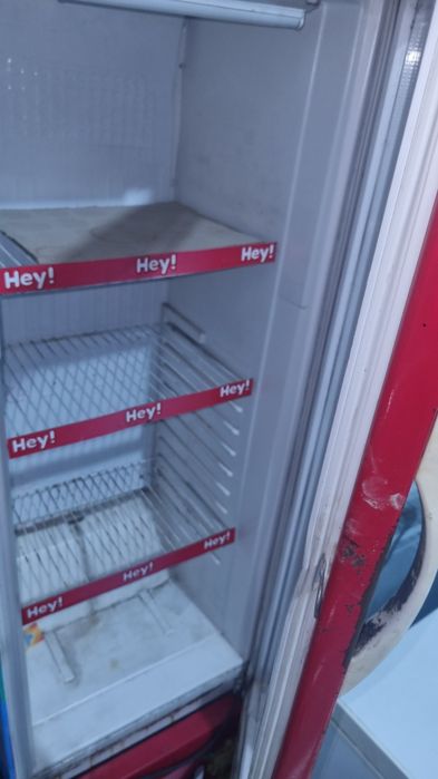 Холодильник стеклянный