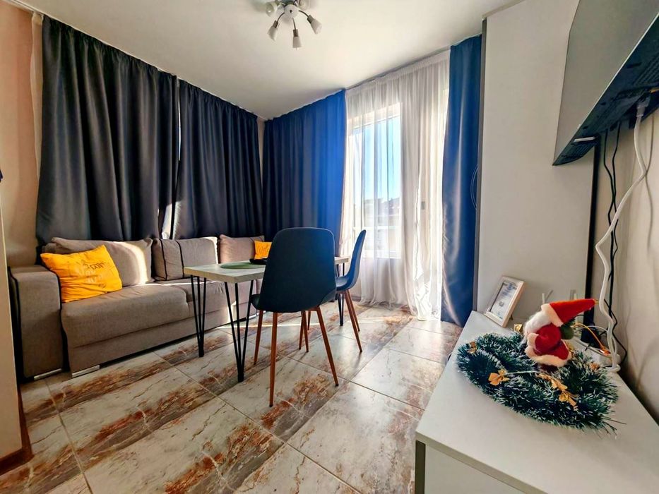 Дава се под наем Двустаен апартамент в Бургас, Център - 52 кв.м за 548.25 € - Снимка #2