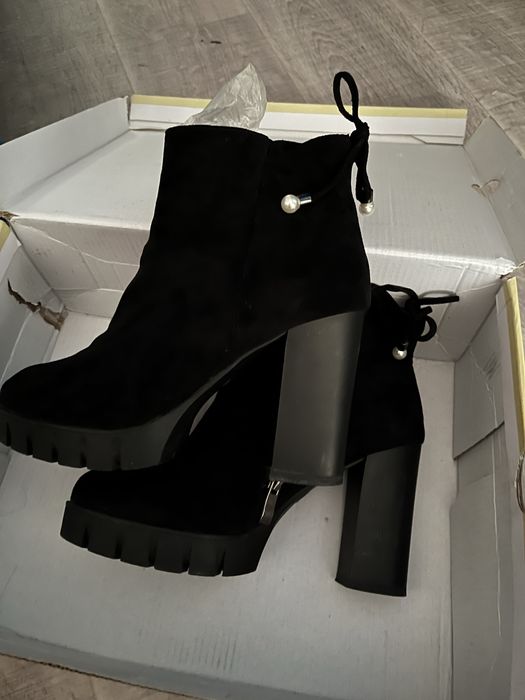 срочно продам  женские замшевые сапожки