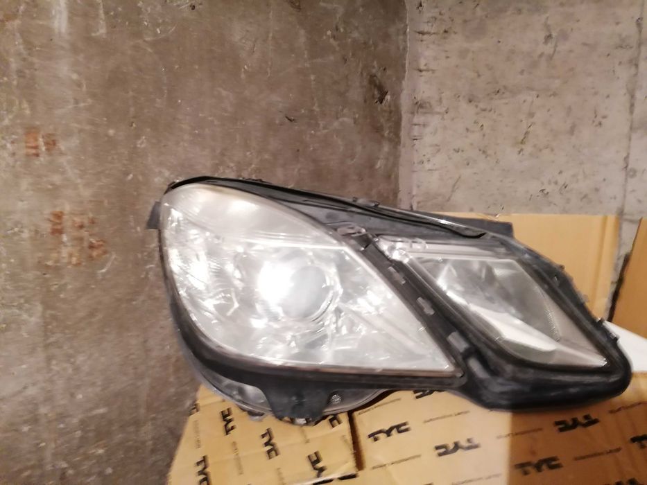 Фарове за Мерцедес 220е 2009г.