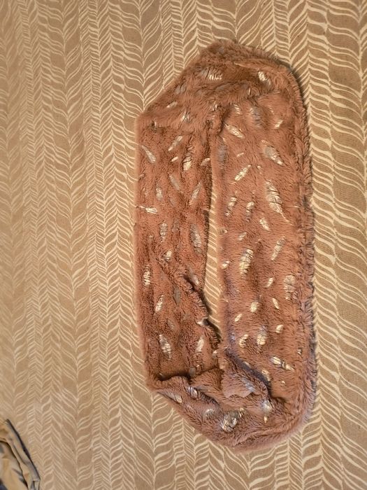 Зимни шапки и шал