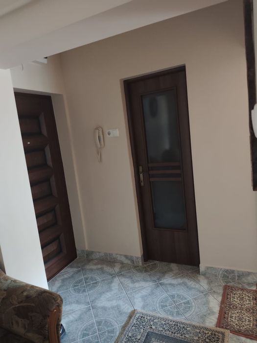 Apartament cu 2 camere decomandat, situat în Micro 16, într-o zonă liniștită.