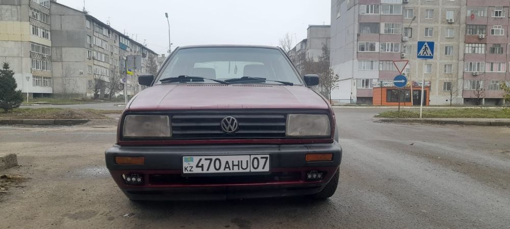 Машина Jetta 1990