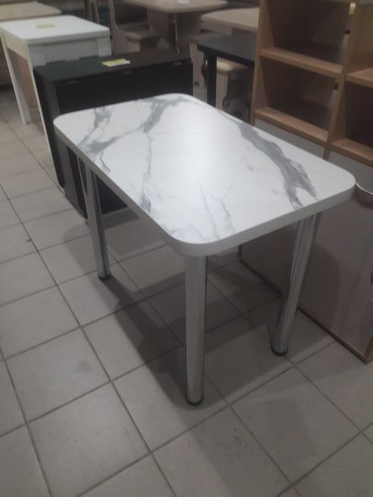 Продам стол обеденный