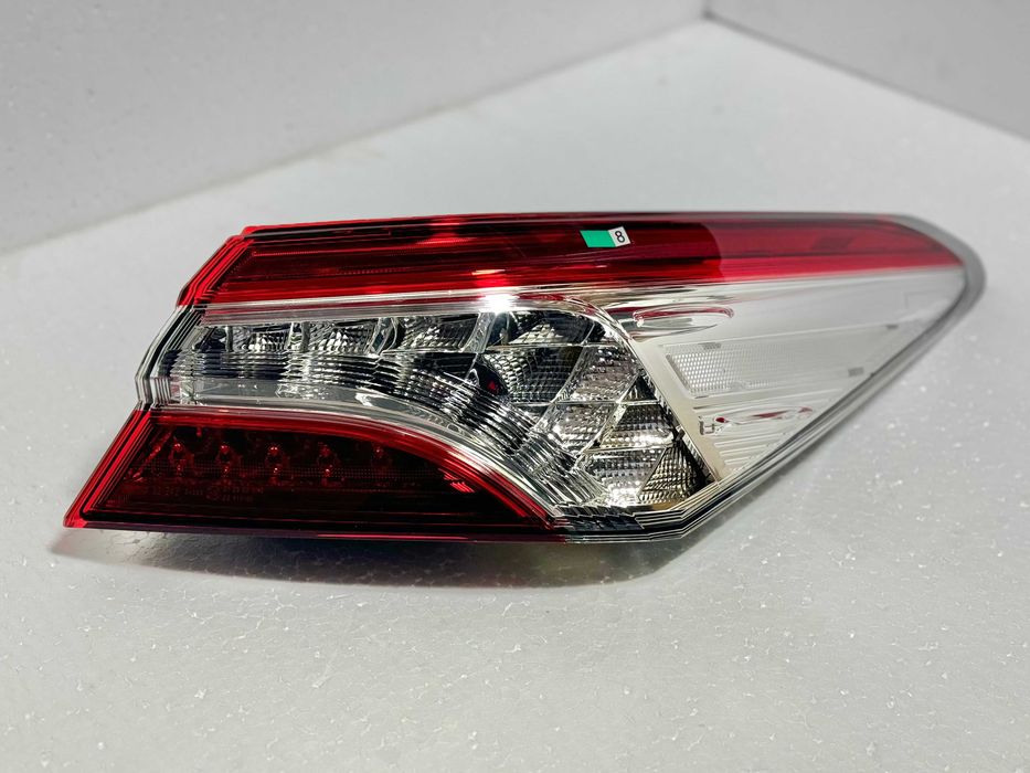 Задние фонари (НОВЫЕ, ОРИГИНАЛ) на Toyota Camry 70
