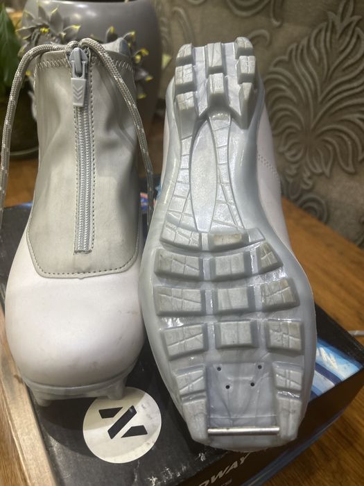 Лыжные ботинки для беговых лыж