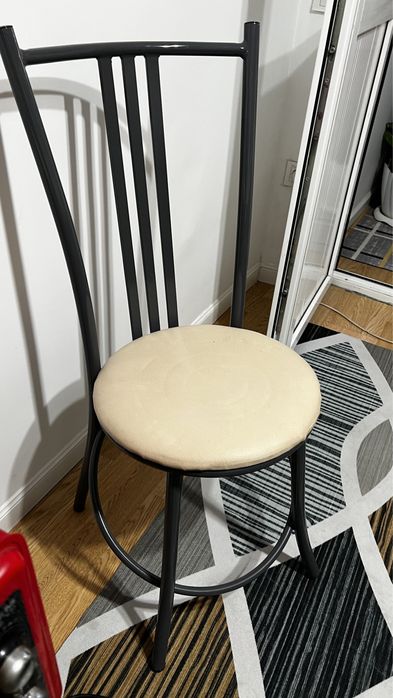 Кухонный стол и стулья