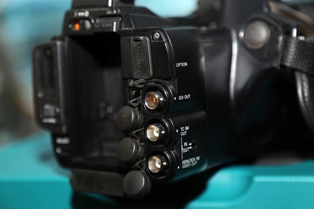 Профессиональная видеокамера Sony PMW-150