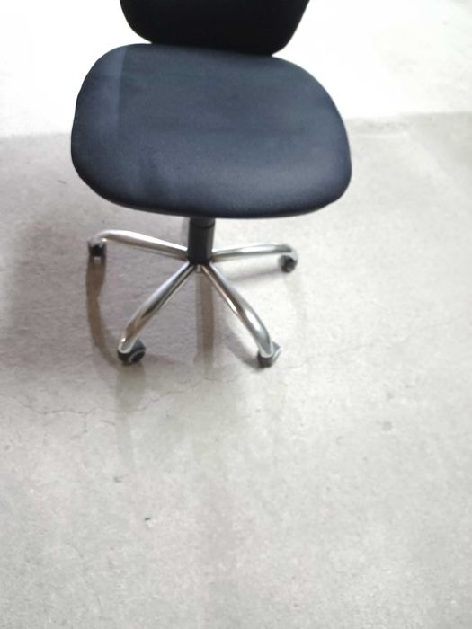 Стол за офис и компютър