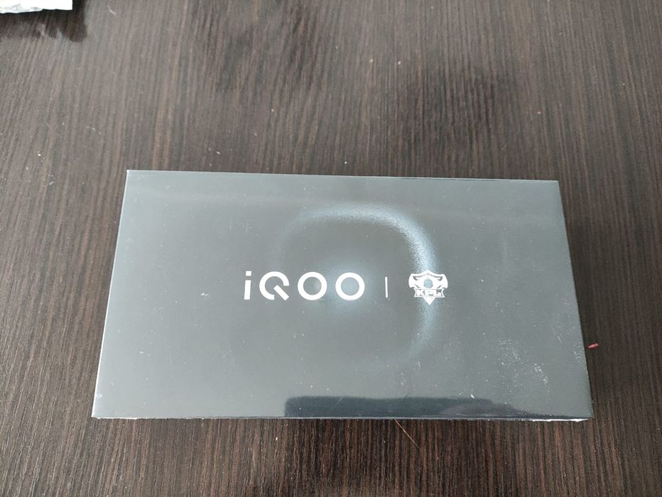 IQOO 15 ultra 16 на 512 мб