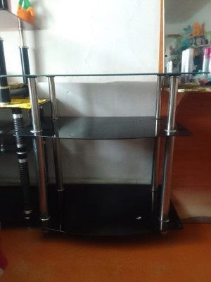 Продам тумбочки стеклянные под телевизор