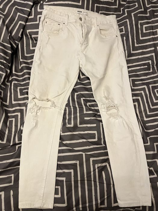 Vând blugi albi bershka