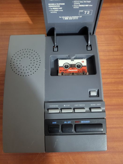 Продава телефонен секретар с мини касетка