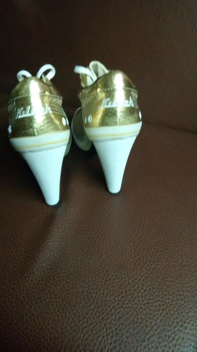 Продаются ботильоны 6000