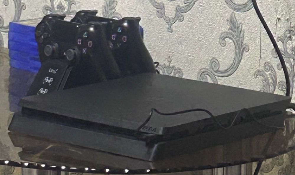 Продам playstation 4 новый
