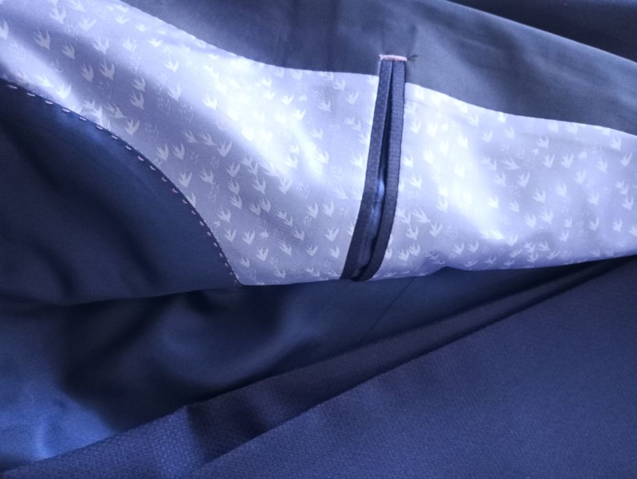 Нов костюм на Lazarini "L" размер