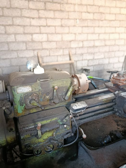 Токарный станок сотилади